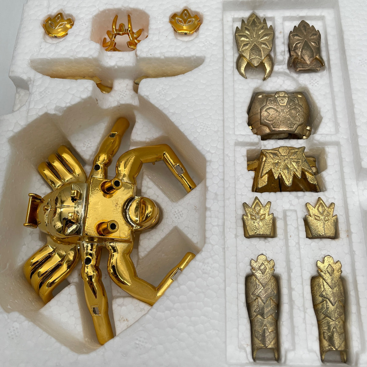 Saint Seiya Cancer Cross GOLD CLOTH Figure BANDAI Action Figure Vintage Rare