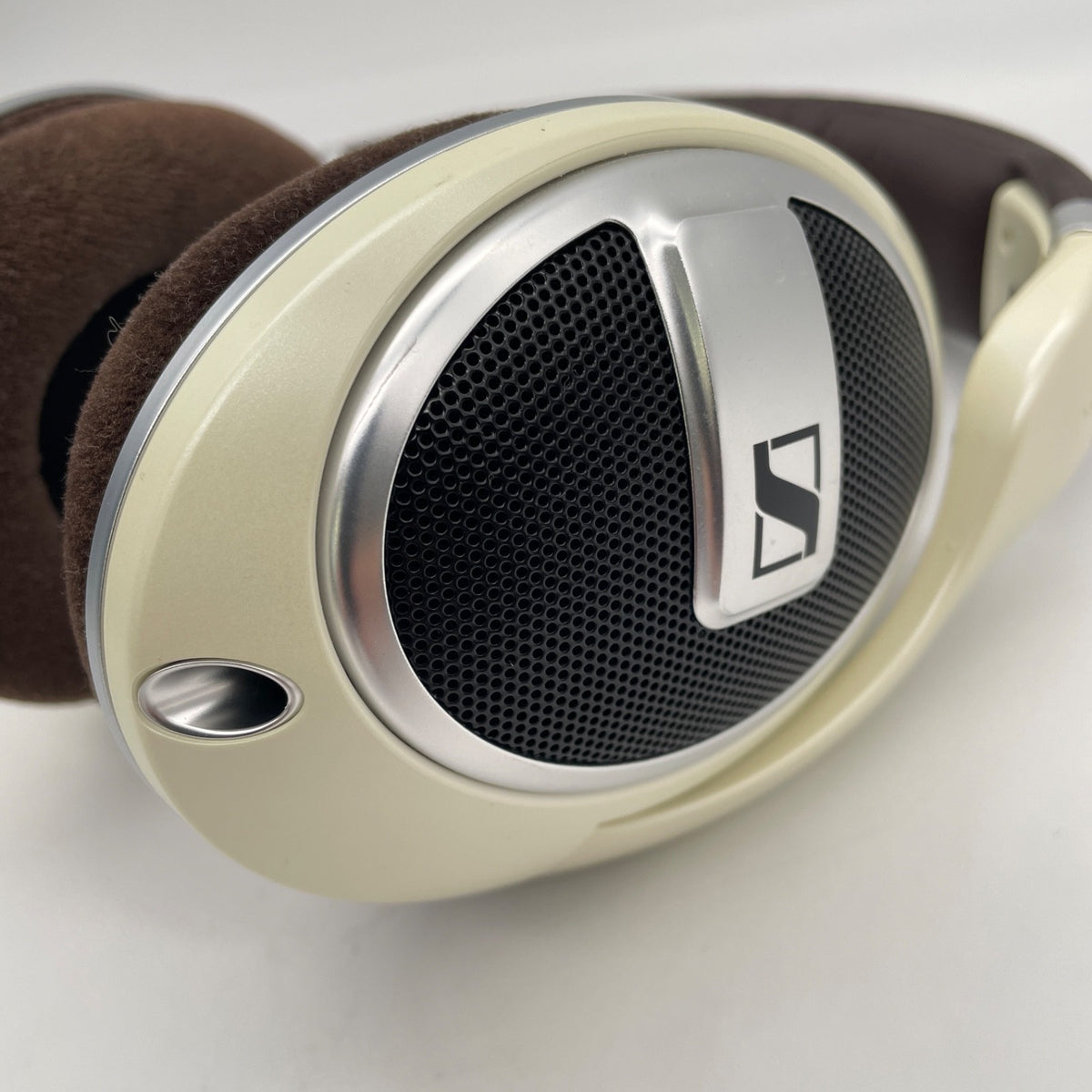 SENNHEISER HD-599 Premium Headband Headphone ivory