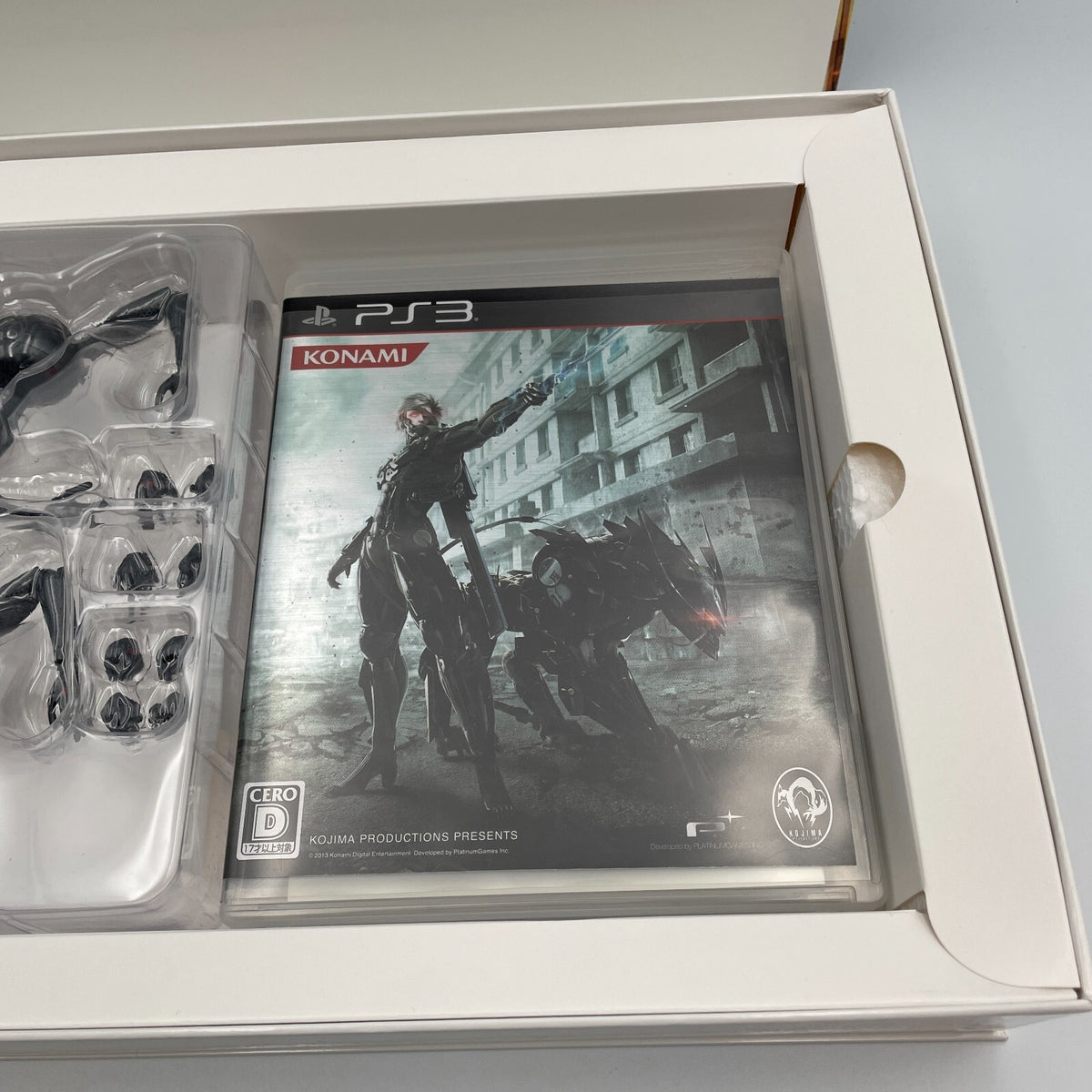 PS3 Metal Gear Rising Revengeance Premium Package Limited Edition Figure Book CD
