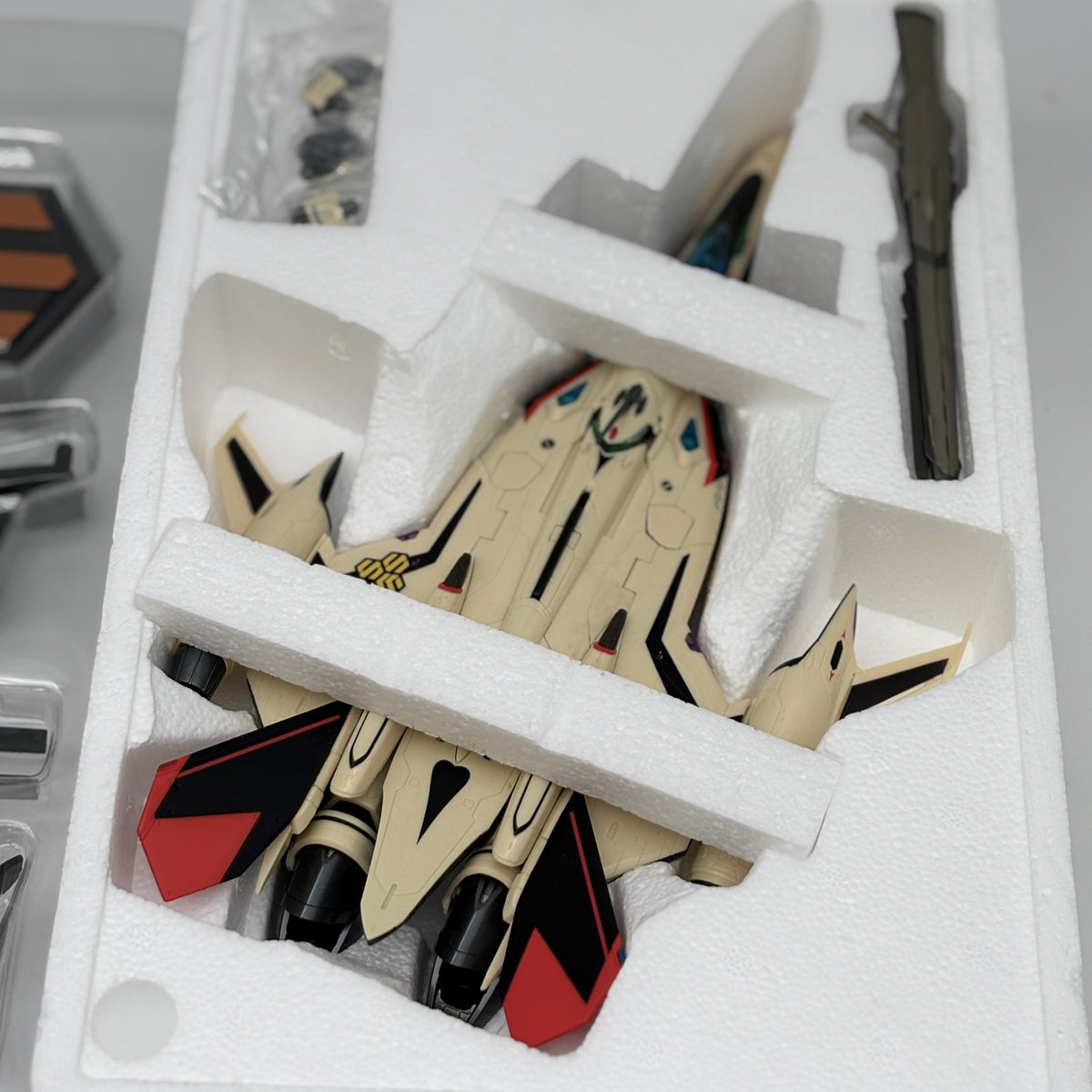 DX Chogokin Macross YF-29 Durandal Valkyrie Isamu machine Figure BANDAI