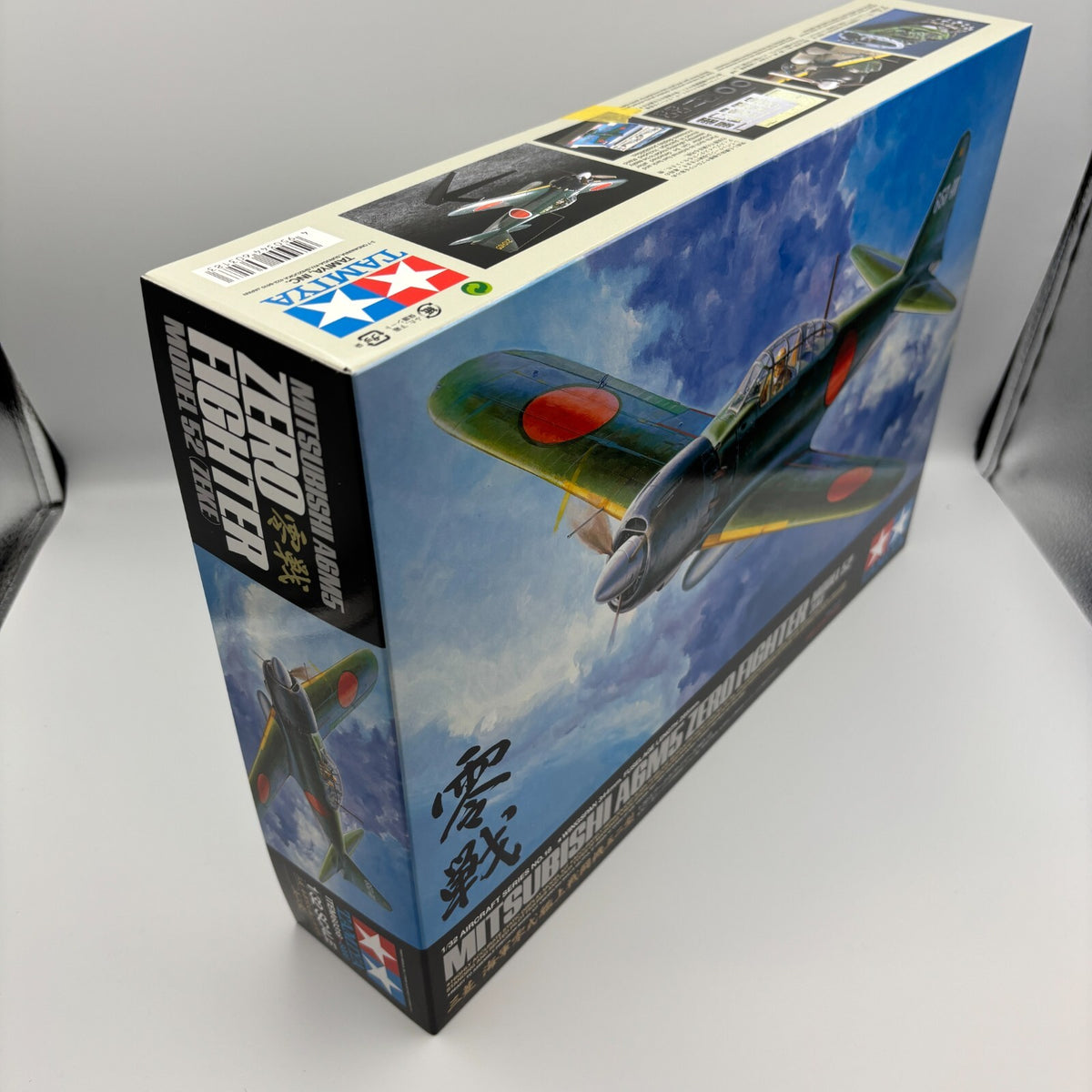 Tamiya No.18 Japanese Navy Mitsubishi Zero Fighter Type52 1/32 Plastic Model