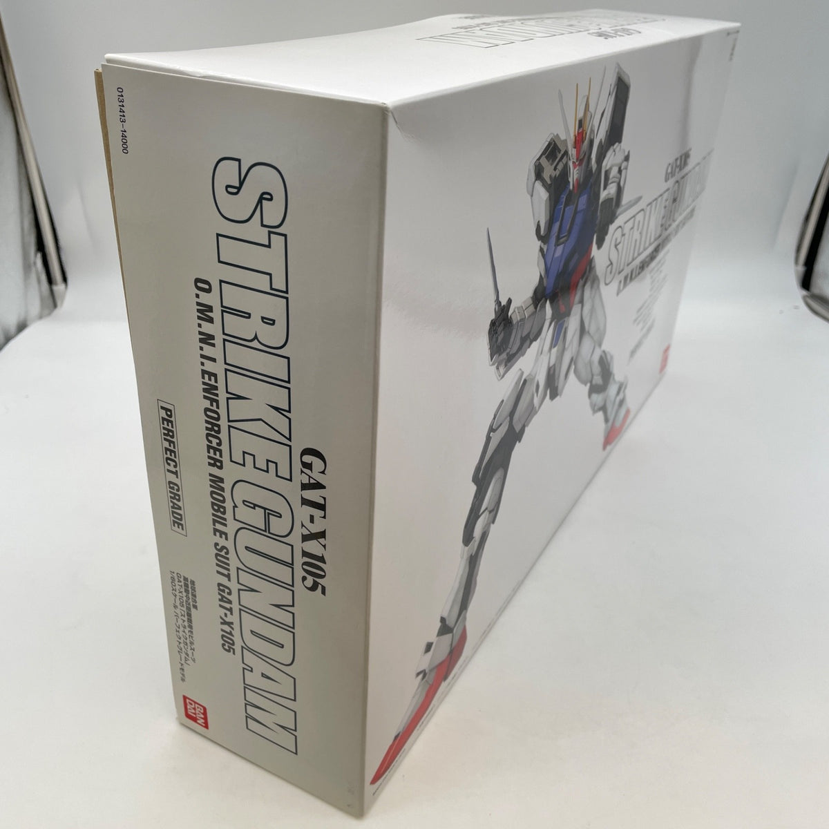 PG 1/60 GAT-X105 Mobile Suit Gundam SEED Strike Gundam Plastic Model BANDAI