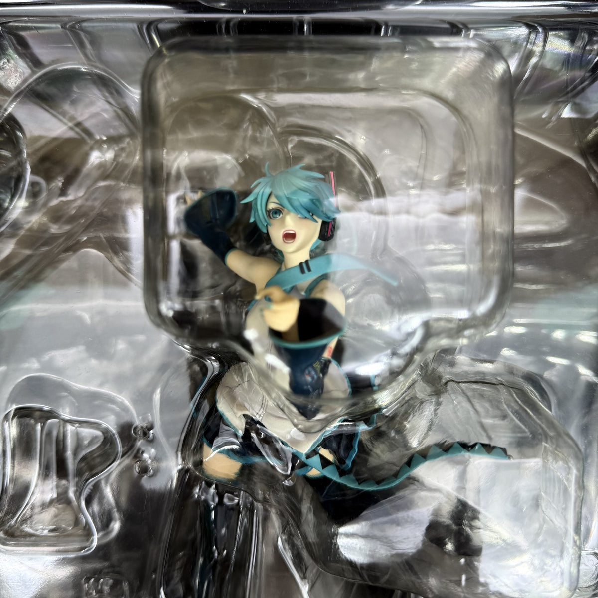Hatsune Miku Love is War Ver. DX 1/8 Scale Figure Good Smile Company