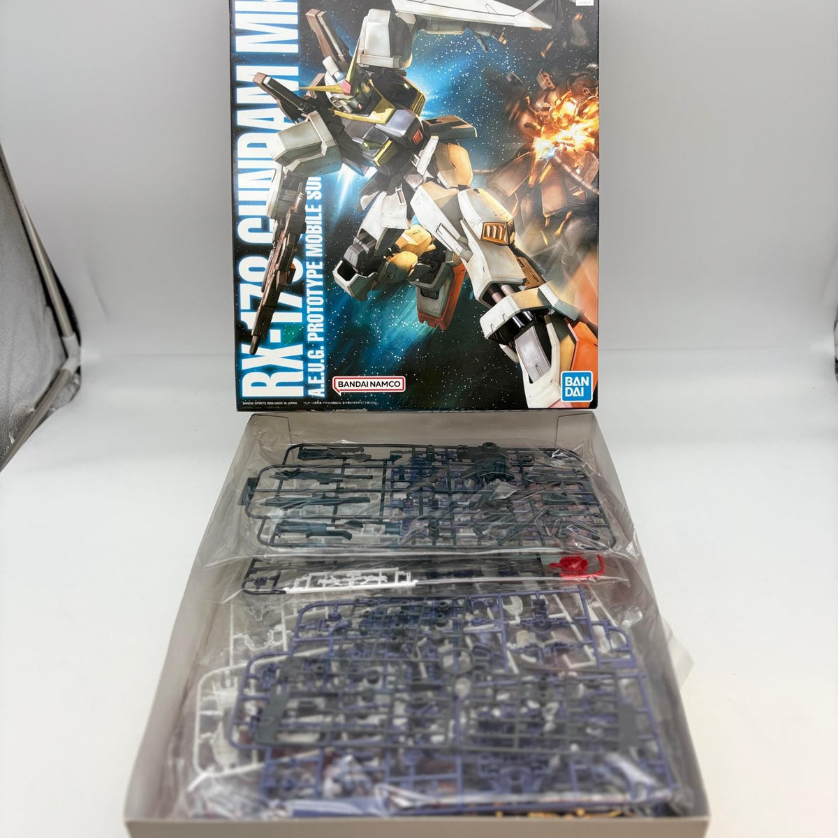 MG Mobile Suit Z Gundam Mk-II Ver.2.0 A.E.U.G. Prototype Model Kit BANDAI