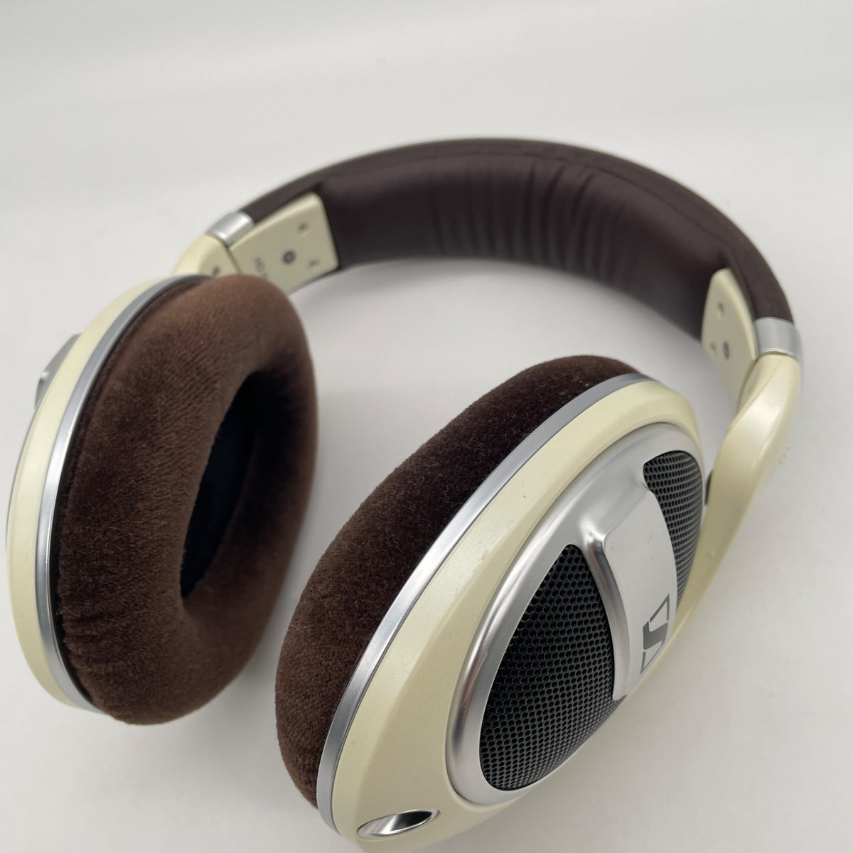 SENNHEISER HD-599 Premium Headband Headphone ivory