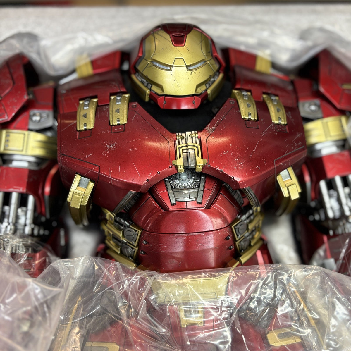 Hot Toys Hulkbuster 1/6 Scale Figure MMS285 Avengers Age of Ultron