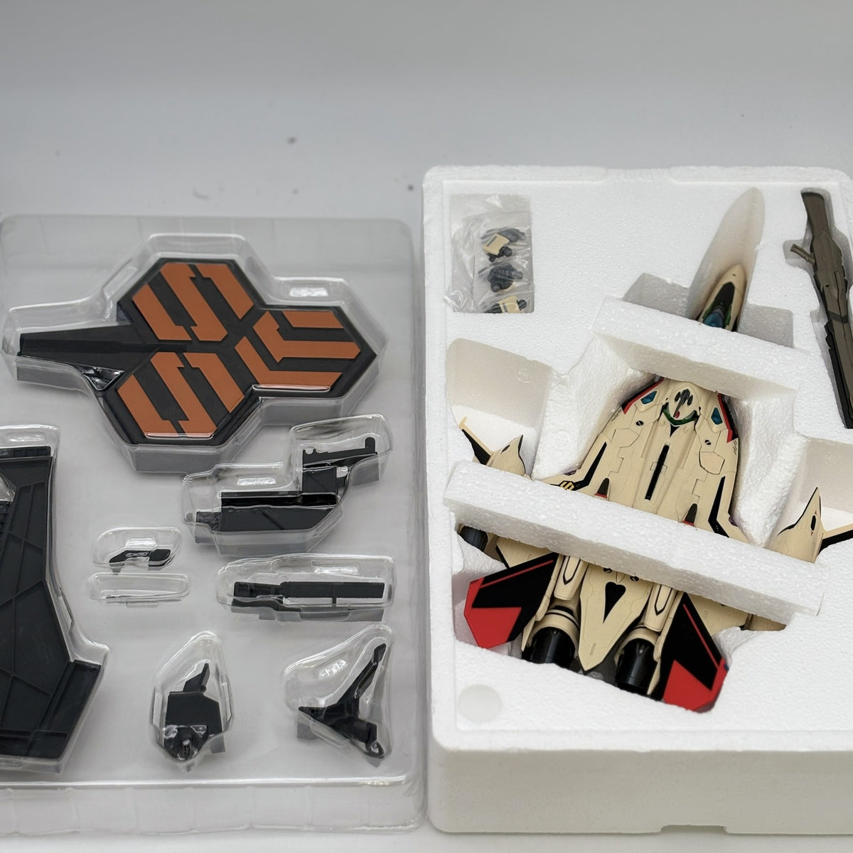 DX Chogokin Macross YF-29 Durandal Valkyrie Isamu machine Figure BANDAI