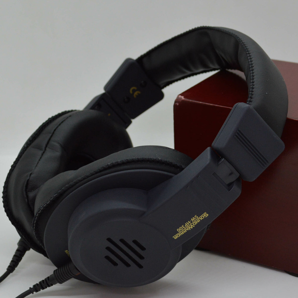 SOUND WARRIOR Semi-monitor Wired Headset SW-HP300 Black