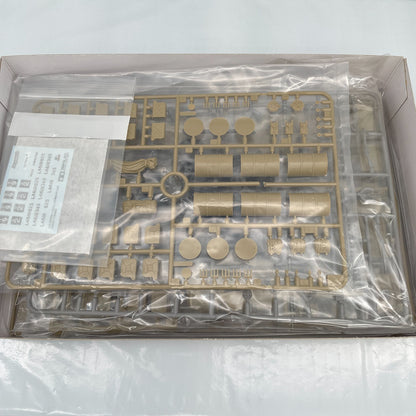 TAMIYA 1/35 plastic model British LRDG command car North African front & 7 dolls