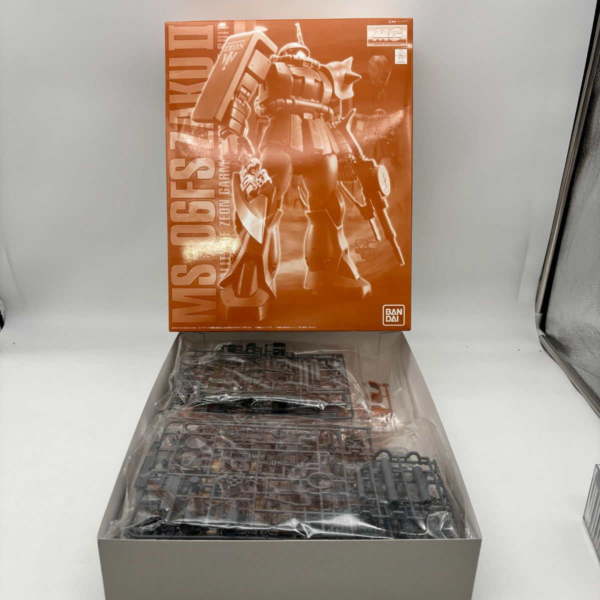 BANDAI Mobile Suit Gundam MSV MG MS-06FS Garma Zabi Machine Zaku II Model kit