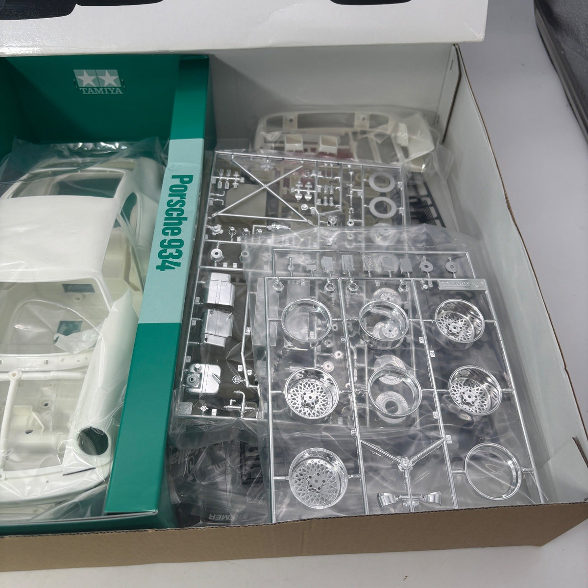 Tamiya 1/12 Porsche 934 Vaillant Big Scale Series No.56 Model Kit Unassembled