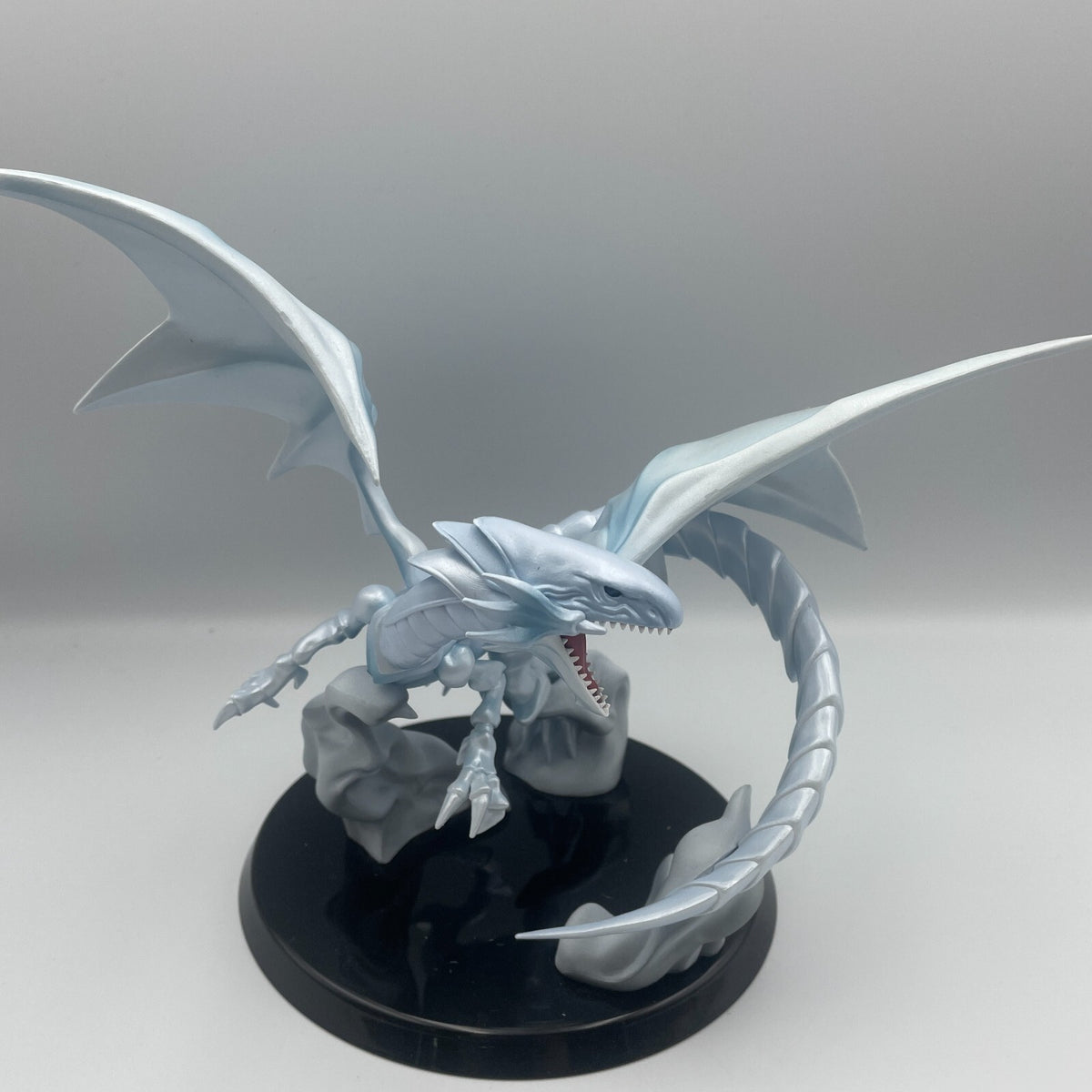 Figure Blue Eyes White Dragon Worldlise Ichiban Kuji Yu-Gi-Oh Prize B from Japan