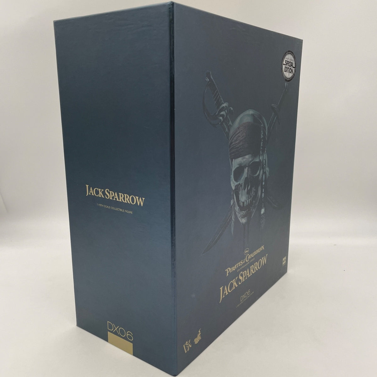 Hot Toys Captain Jack Sparrow Pirates of the Caribbean Special Edition Figure