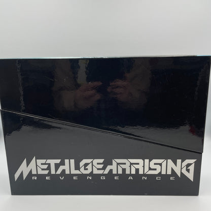 PS3 Metal Gear Rising Revengeance Premium Package Limited Edition Figure Book CD