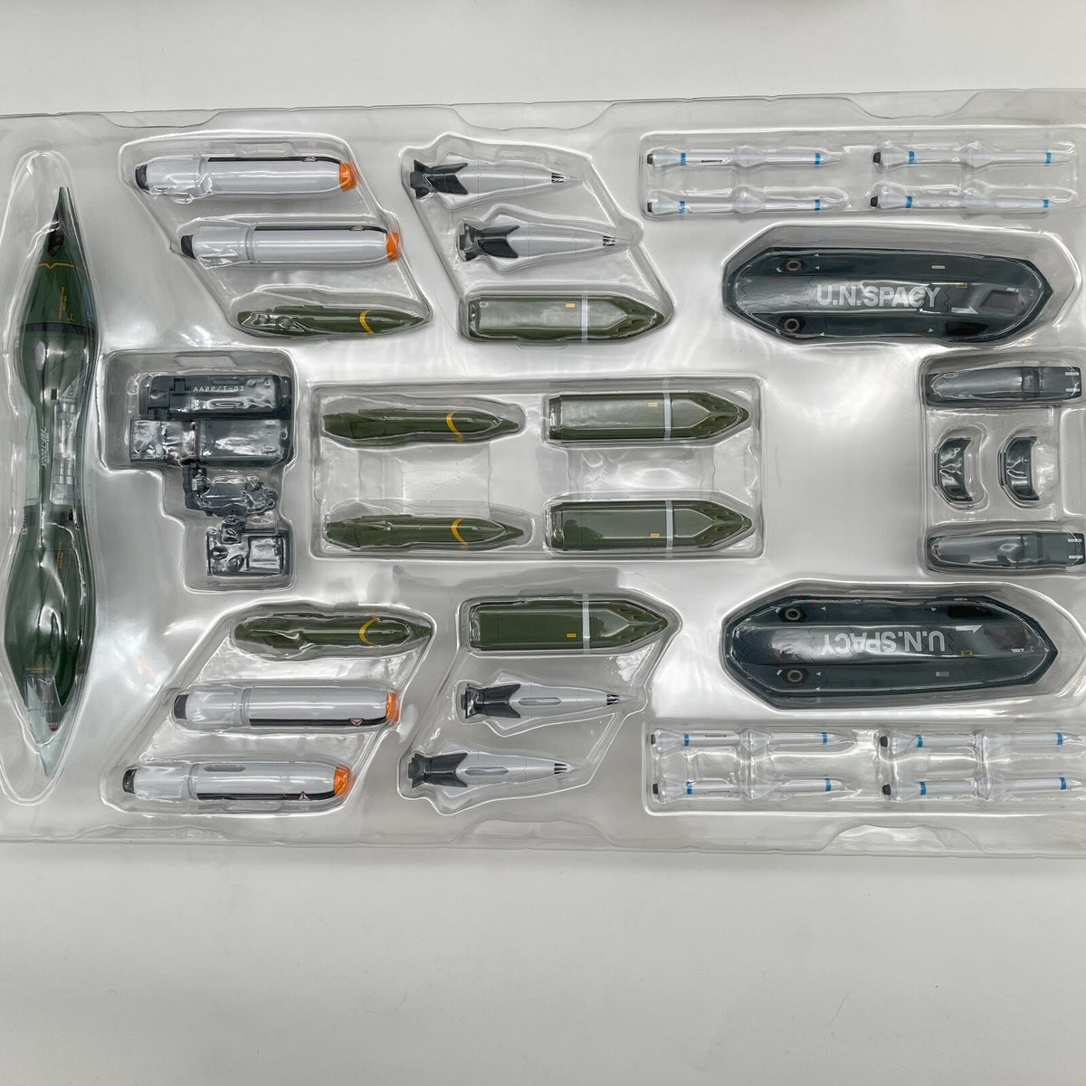 BANDAI DX Chogokin Macross Plus YF-19 Full Set Pack Figure