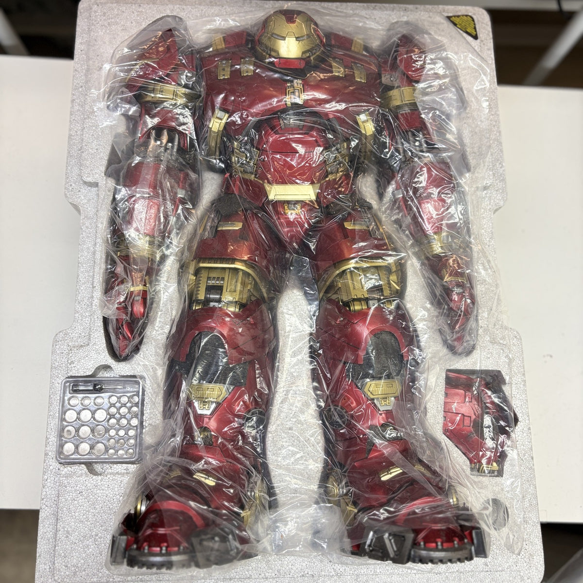 Hot Toys Hulkbuster 1/6 Scale Figure MMS285 Avengers Age of Ultron