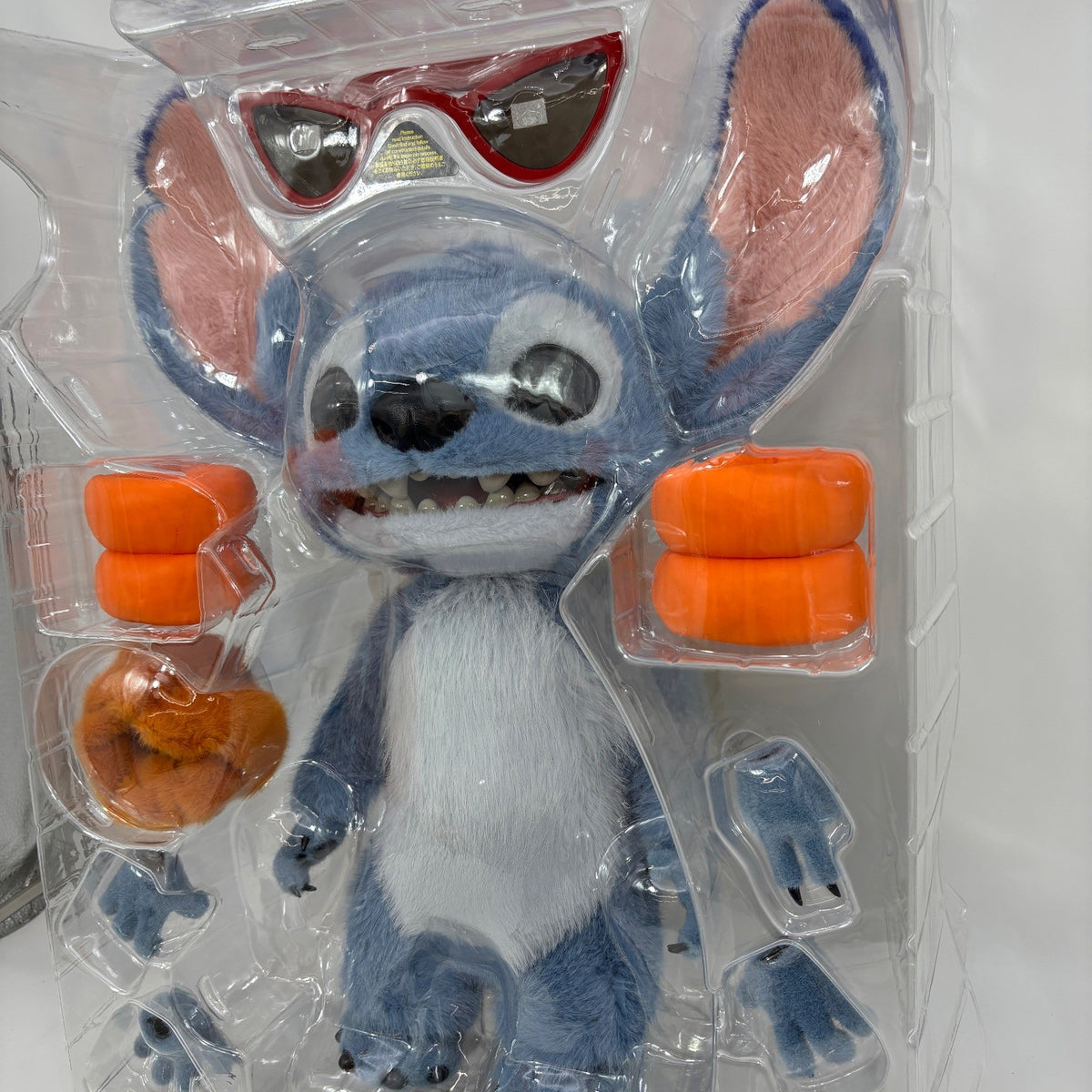 Hot Toys Movie Masterpiece Lilo & Stitch Stitch Collectible Figure
