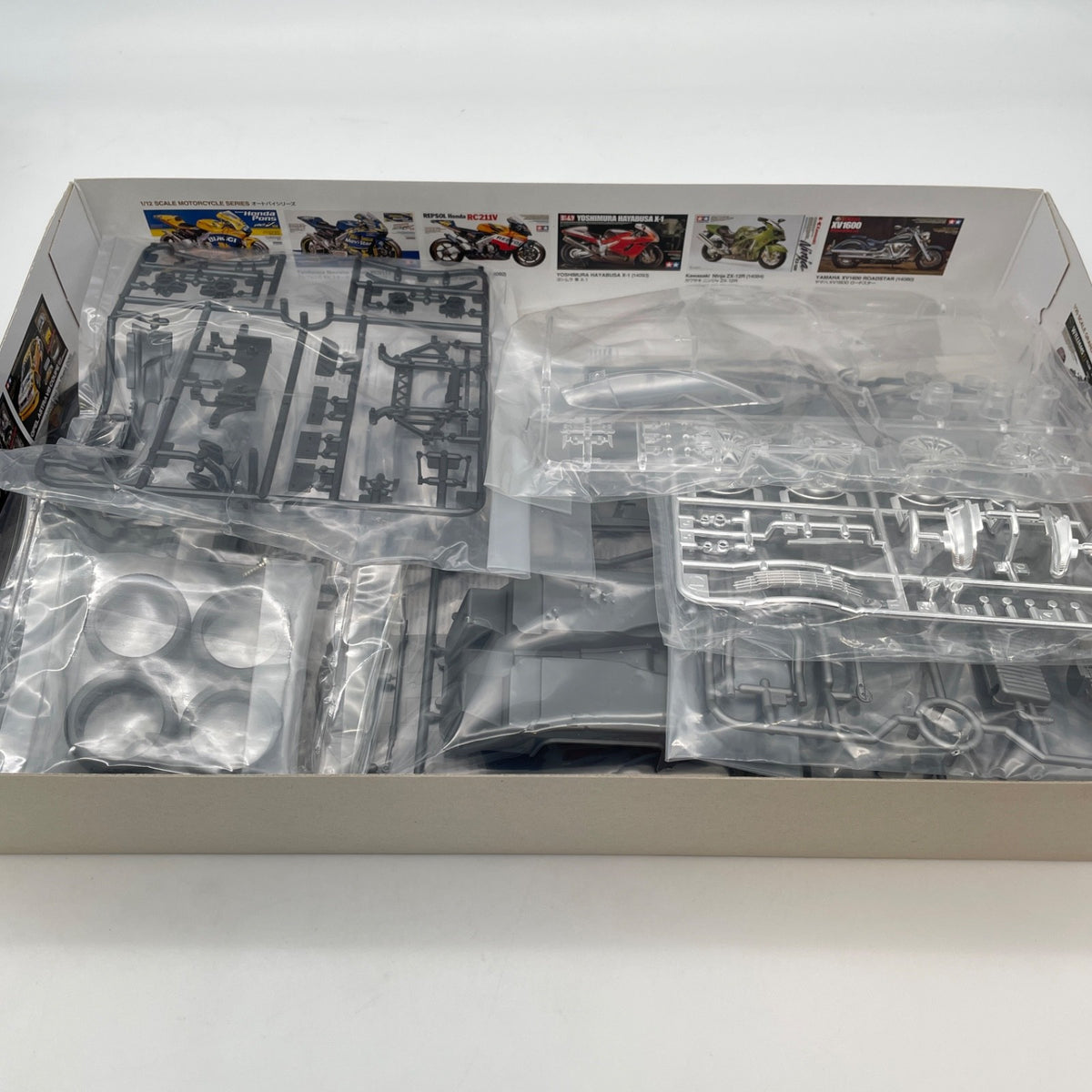 TAMIYA DBS 1/24 Aston Martin Plastic Model Unassembled Sports Car