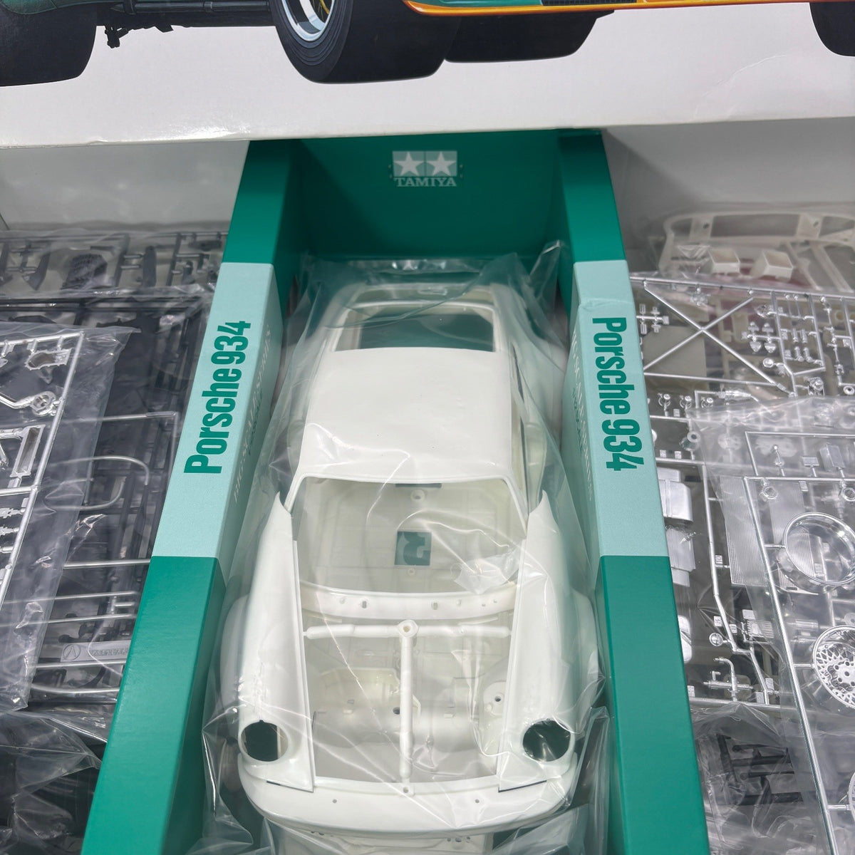 Tamiya 1/12 Porsche 934 Vaillant Big Scale Series No.56 Model Kit Unassembled