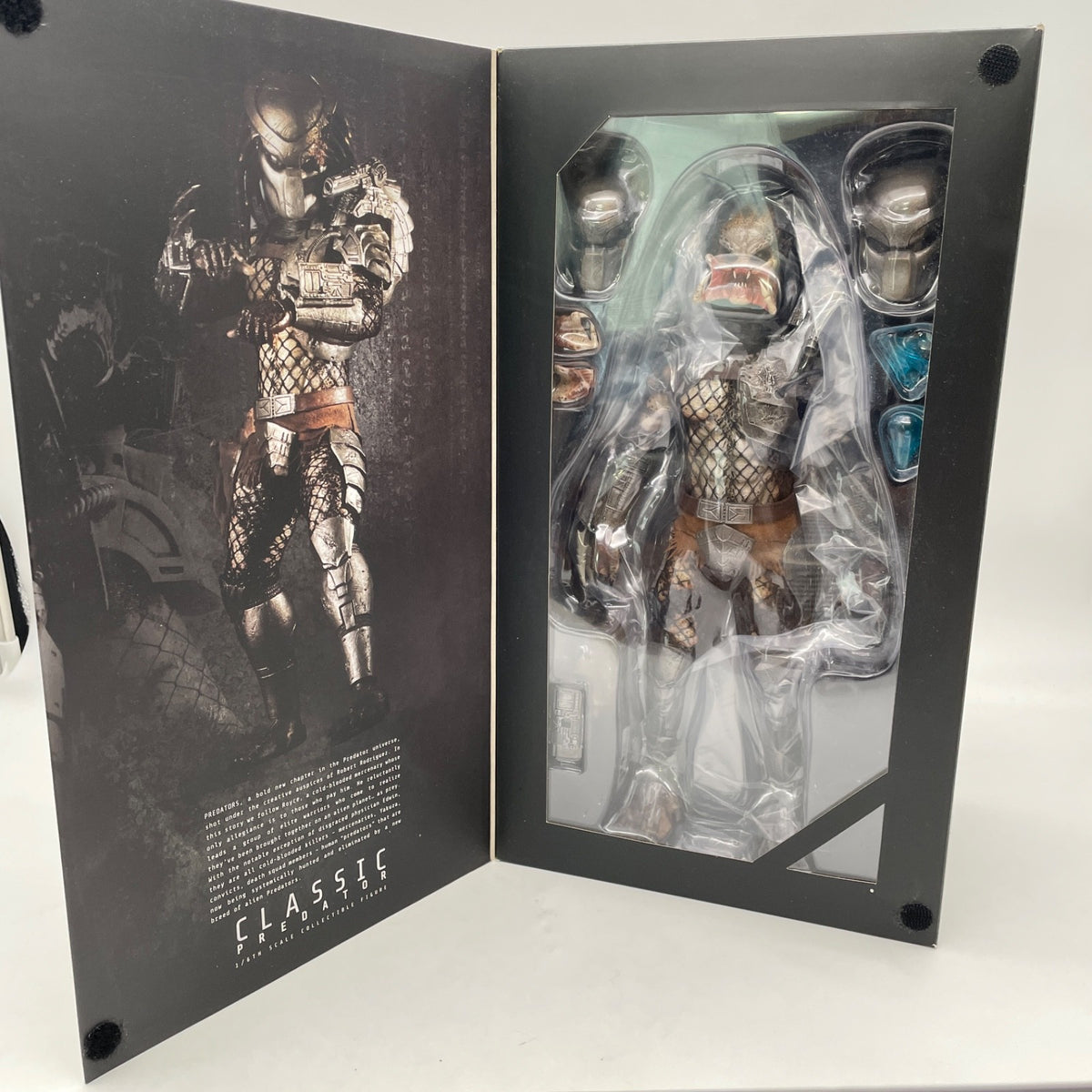 Hot Toys Movie Masterpiece Predators Classic 1/6 Figure Predator MMS162