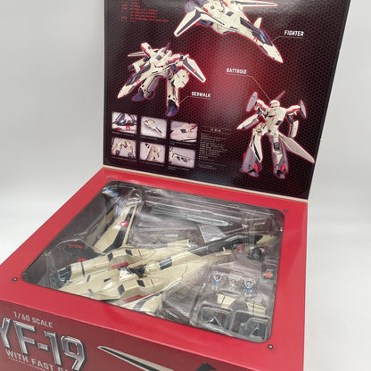 Macross Plus 1/60 Perfect deformation YF-19 with Fast Pack Action Figure Arcadia