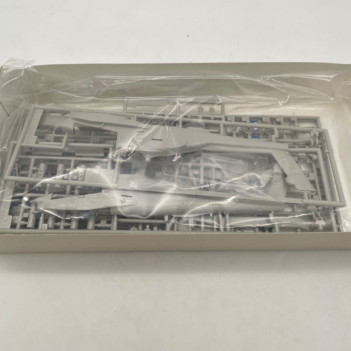 Hasegawa 01436 D6 1/72 Scale Model Helicopter Kit U.S Army AH-64A Apache JP
