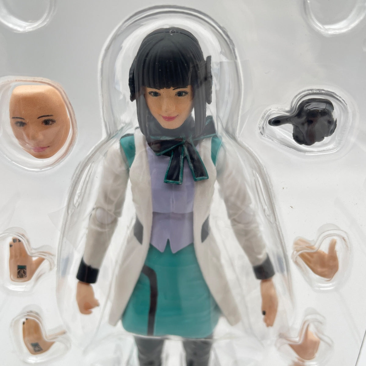 S.H.Figuarts Kamen Rider Zero-One Is Izu Action Figure BANDAI