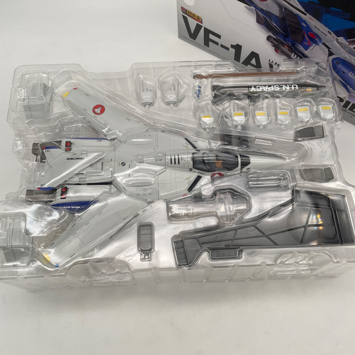 VF-1A Valkyrie Maximilian Jenius Machine Action Figure Macross DX Chogokin Japan