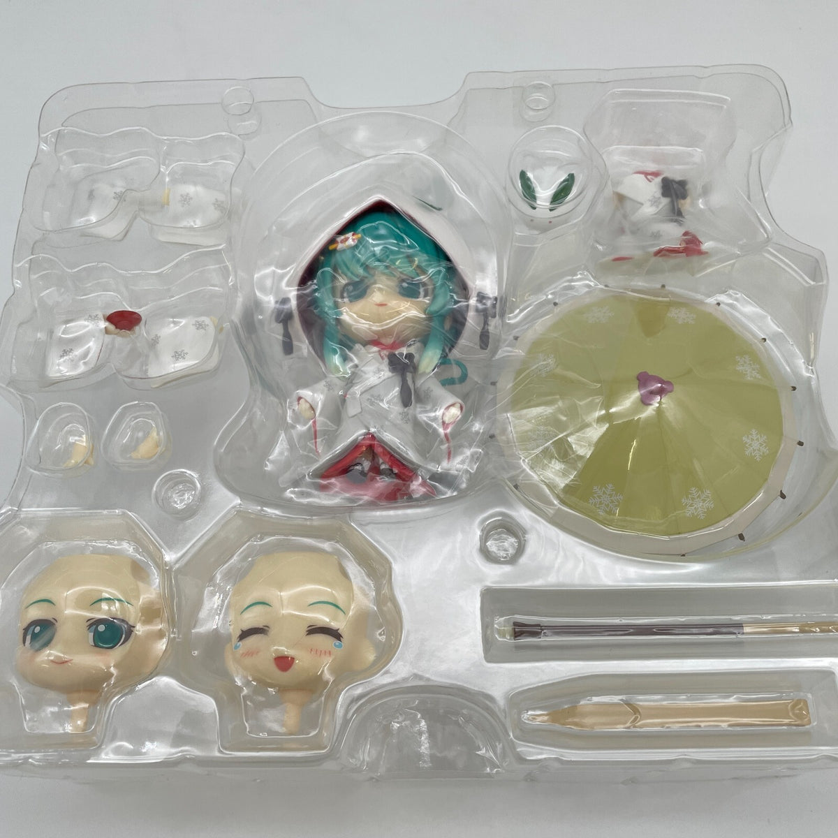 Nendoroid Hatsune Miku Snow Miku 2013 Strawberry White Kimono Ver.Figure #303
