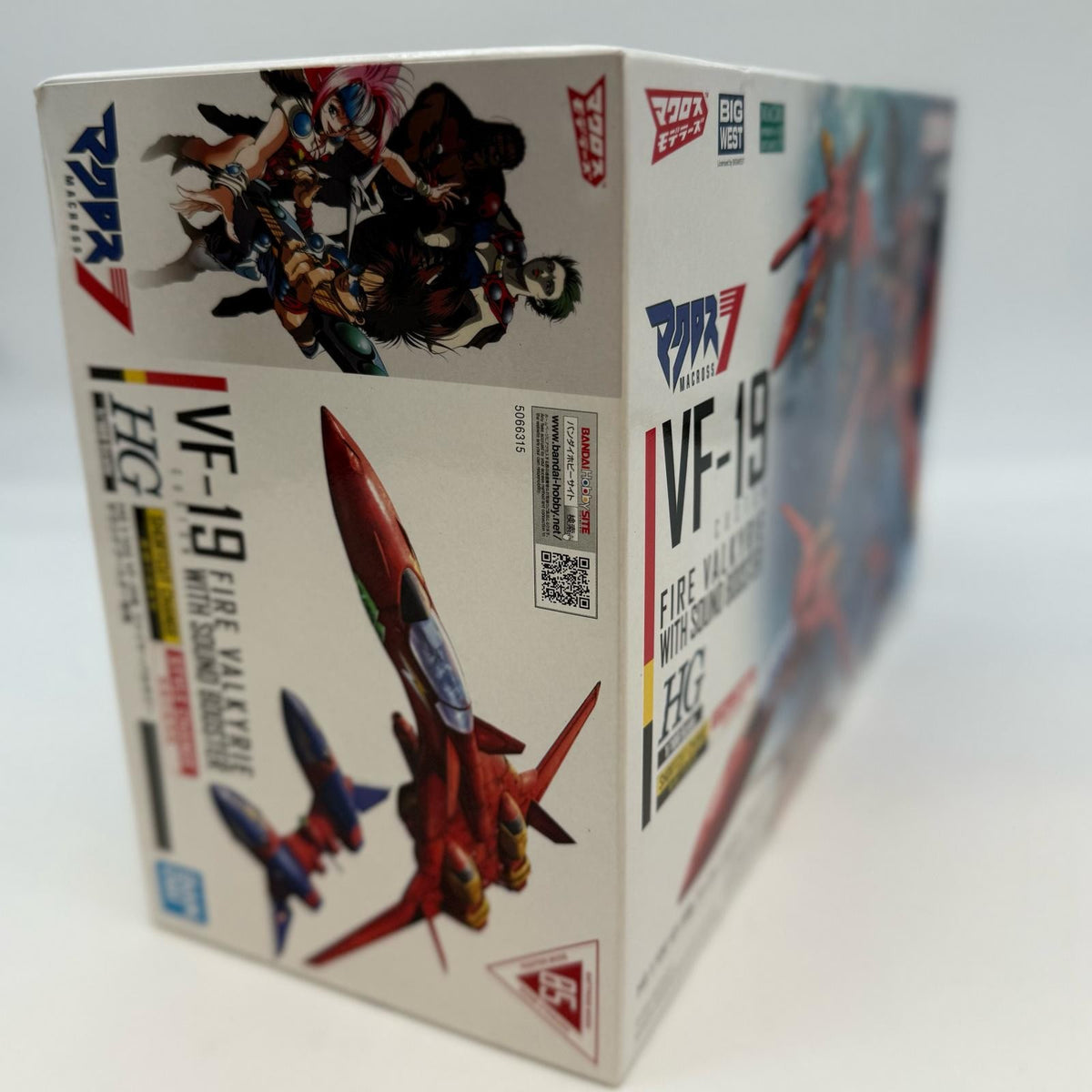 Bandai HG Macross7 1/100 VF-19 Fire Valkyrie with Sound Booster Model Kit JAPAN
