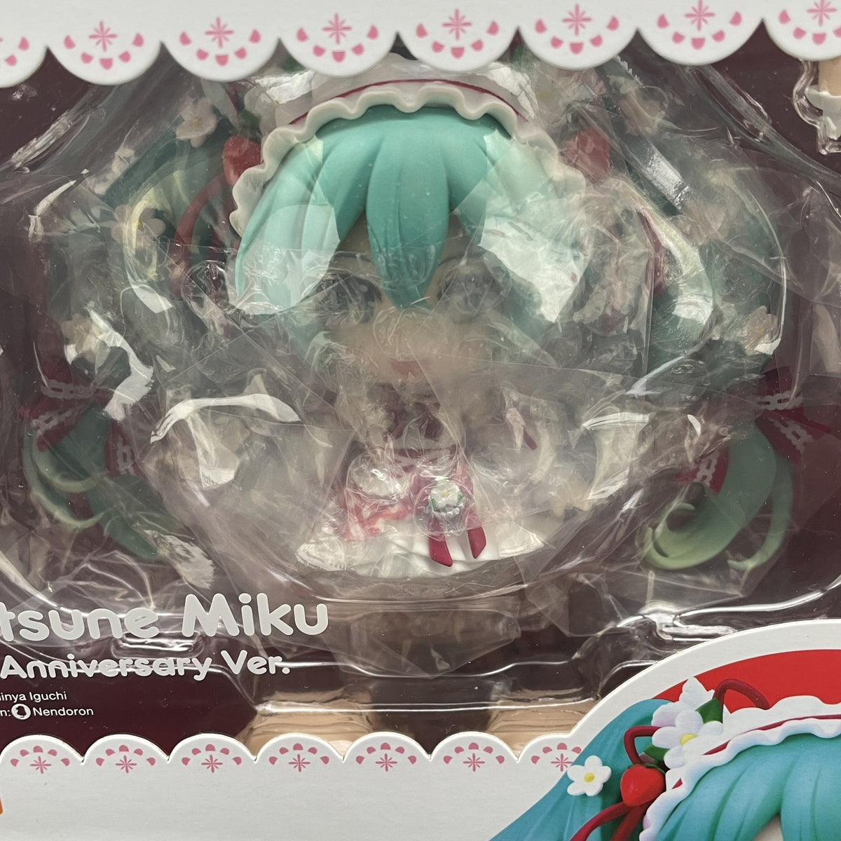 Nendoroid Hatsune Miku 15th Anniversary Ver. Strawberry Dress Japan Import