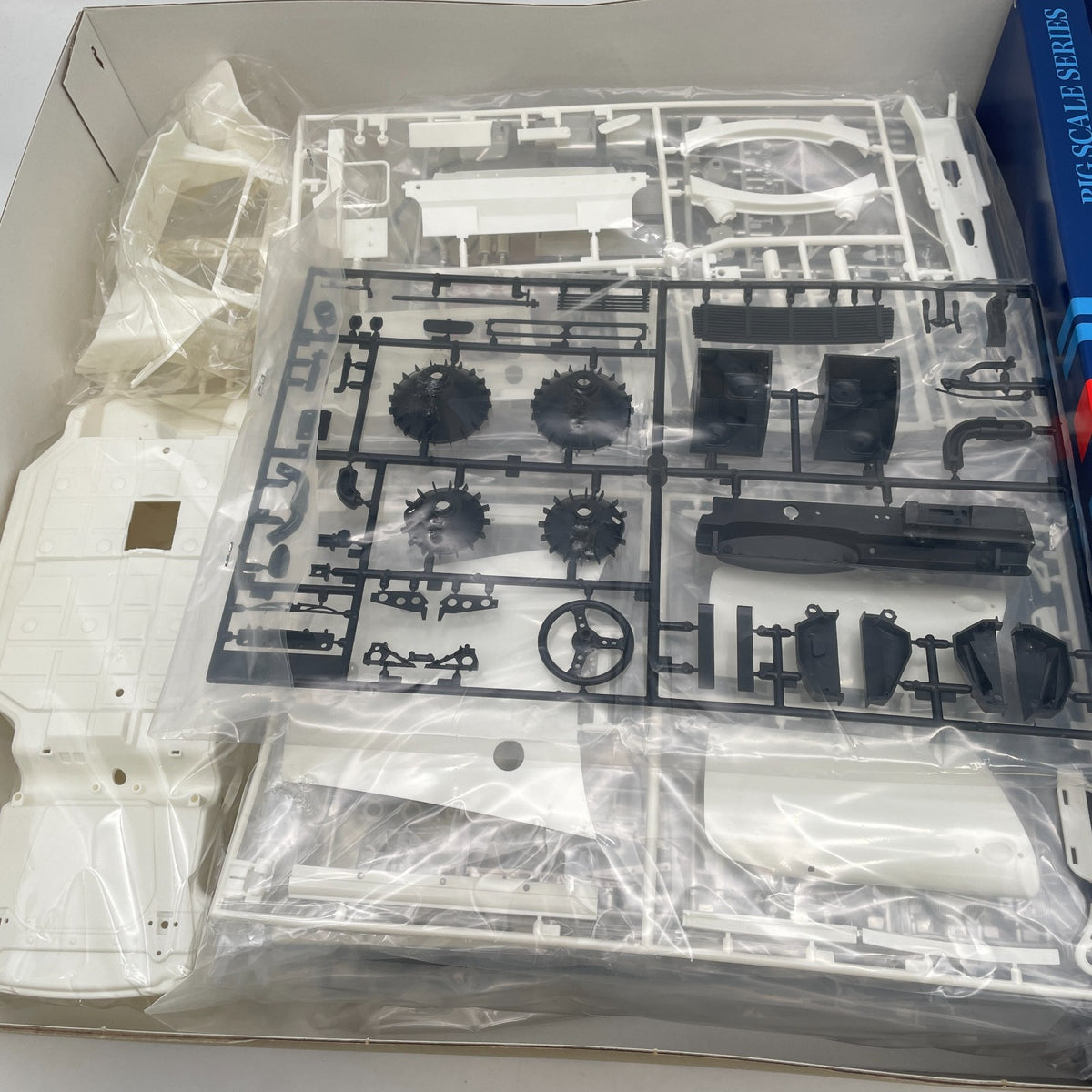 TAMIYA 1/12 Porsche 935 Martini Big Scale Series No.57 Plastic model