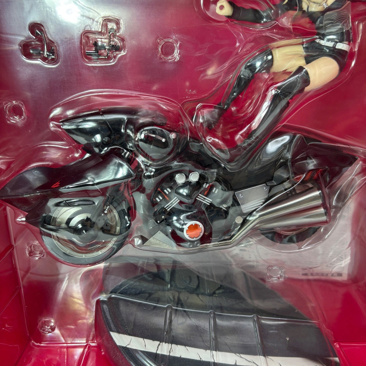 Fate/Grand Order Saber Altria Cuirassier Noir Pendragon (Alter) Figure GSC