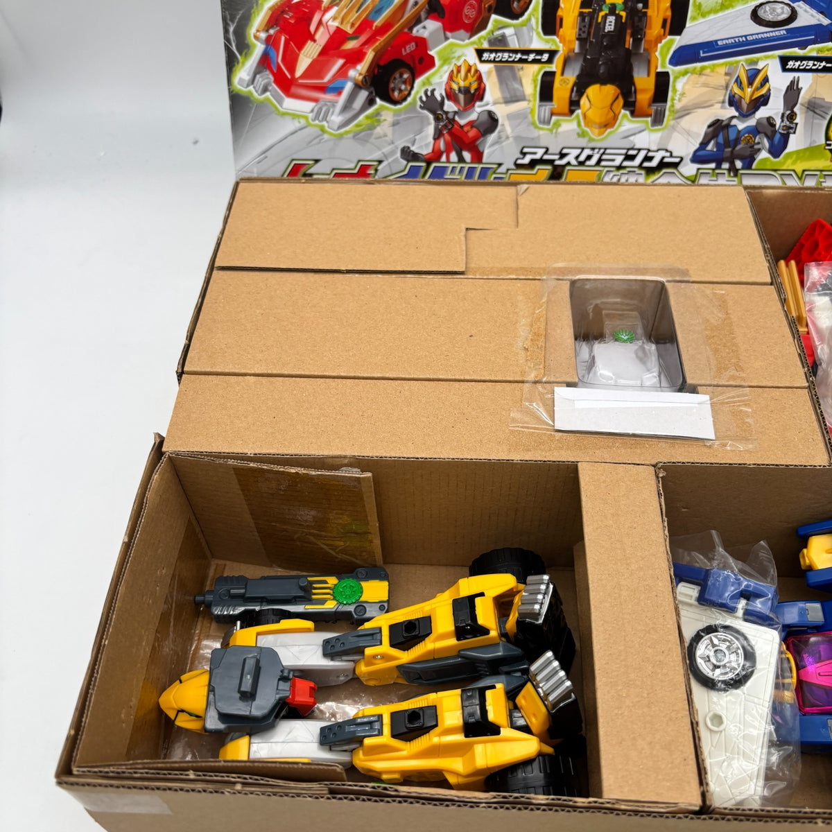 Tomica Earth Granner Leo Eagle cheetah Kizuna Gattai DX set Battery Powered JP