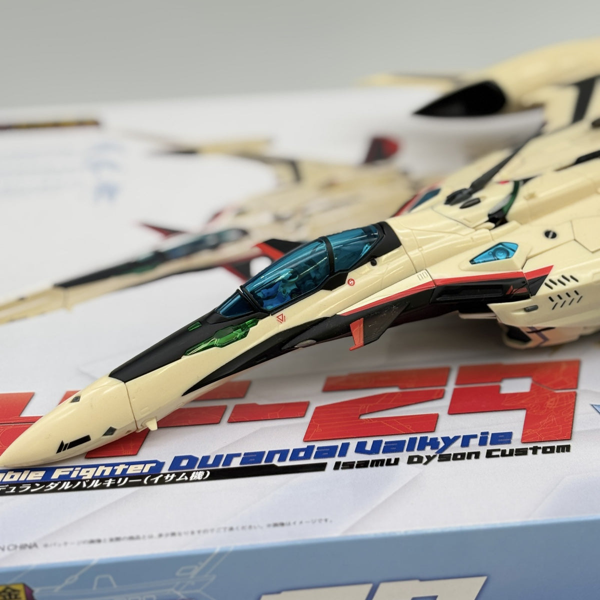 DX Chogokin Macross YF-29 Durandal Valkyrie Isamu machine Figure BANDAI