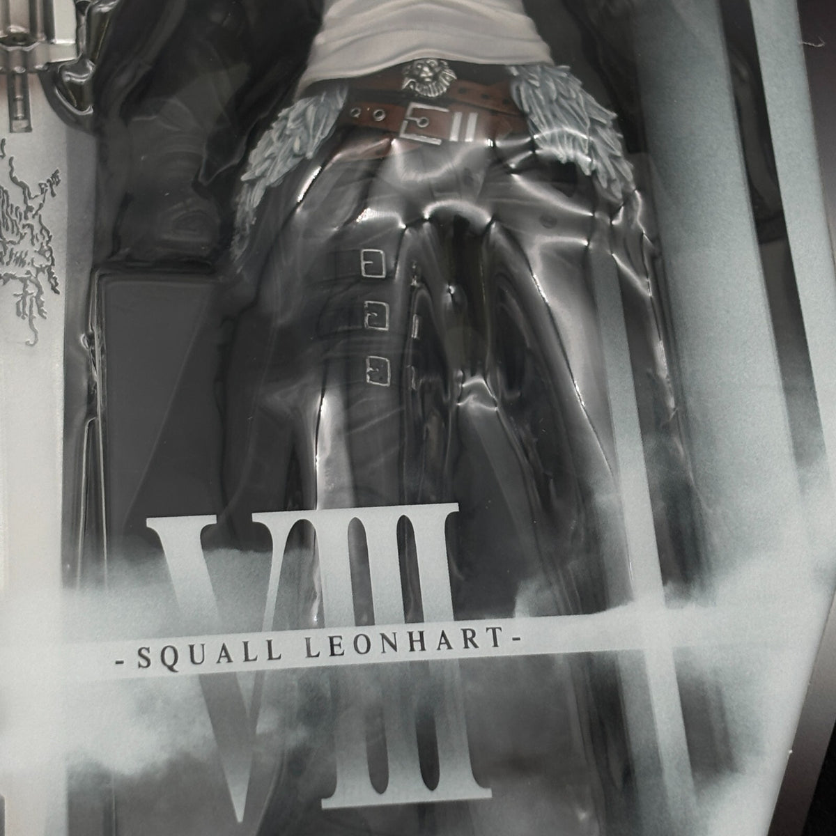 PLAY ARTS Kai DISSIDIA FINAL FANTASY VIII Squall Leonhart Figure Renewed Edition