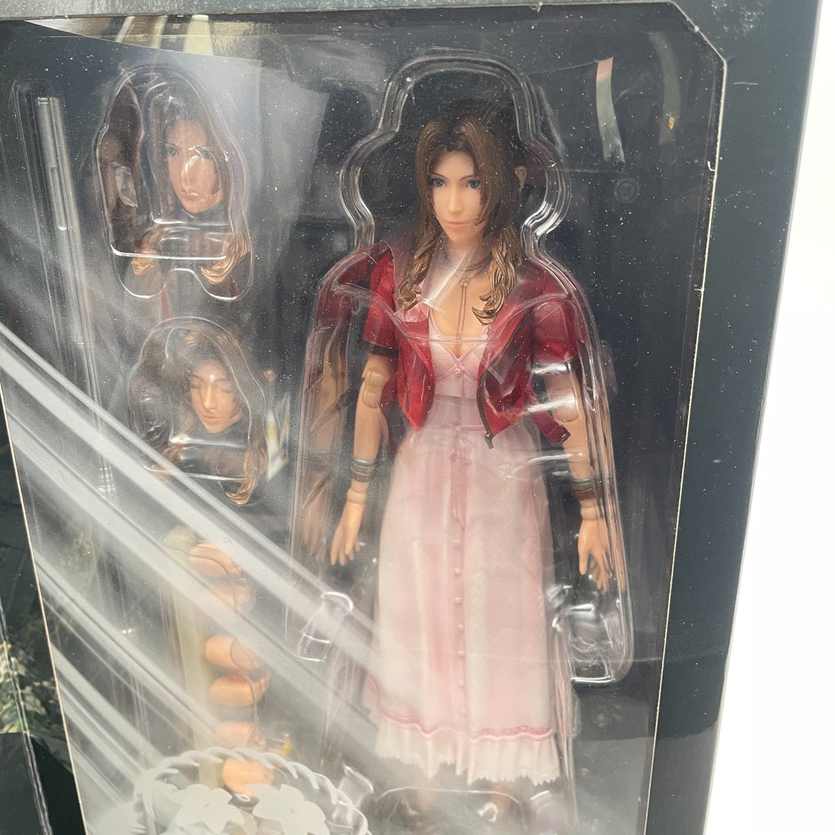 PLAY ARTS Kai Final Fantasy VII Remake Aerith Gainsborough Figure Square Enix JP