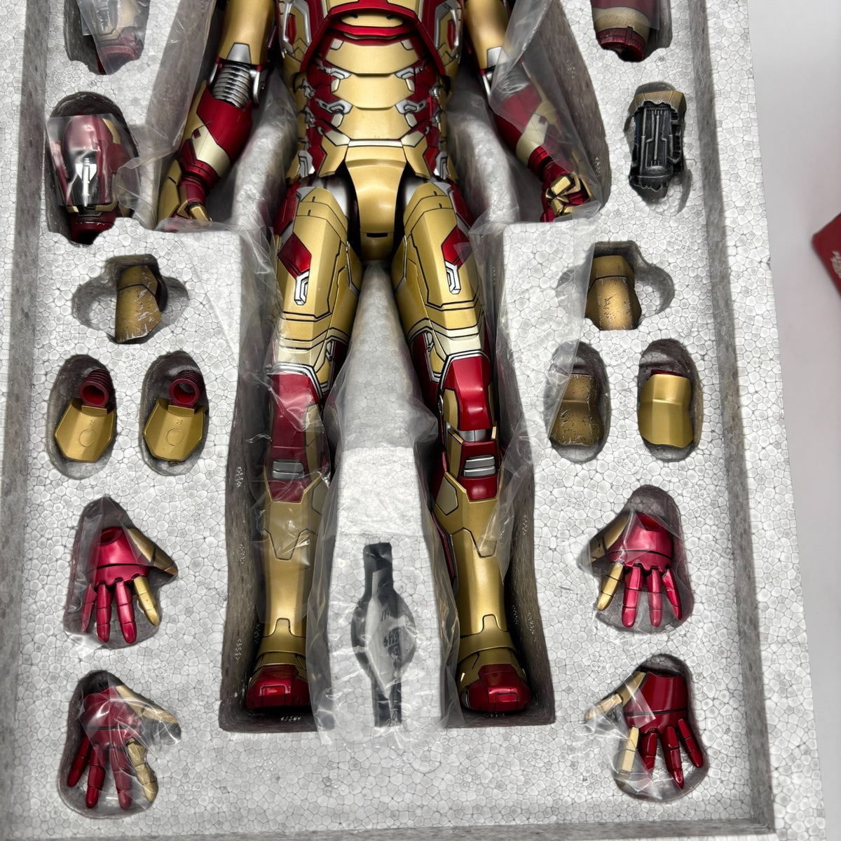 Iron Man 3 Mark 42 1/6 Figure Movie Masterpiece DIECAST HOT TOYS Japan