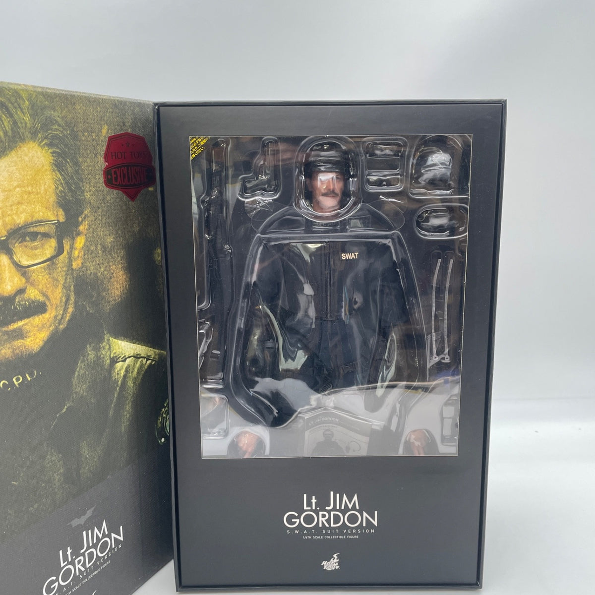 Hot Toys The Dark Knight 1Jim Gordon GCPD S.W.A.T Suit Ver. 1/6 Figure