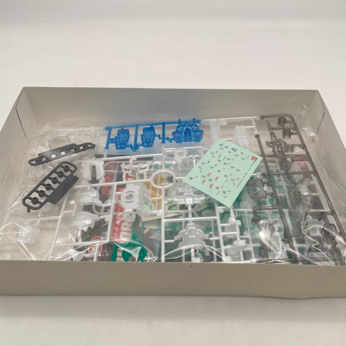 BB Senshi RX-0 Unicorn Gundam Green Frame Pearl Clear Limited Ver. Model Kit