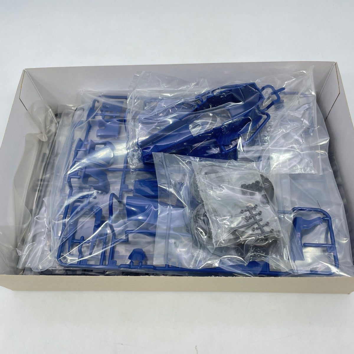 Tamiya 1/20 Red Bull Racing Renault RB6 GP Collection No.67 Display Model Kit