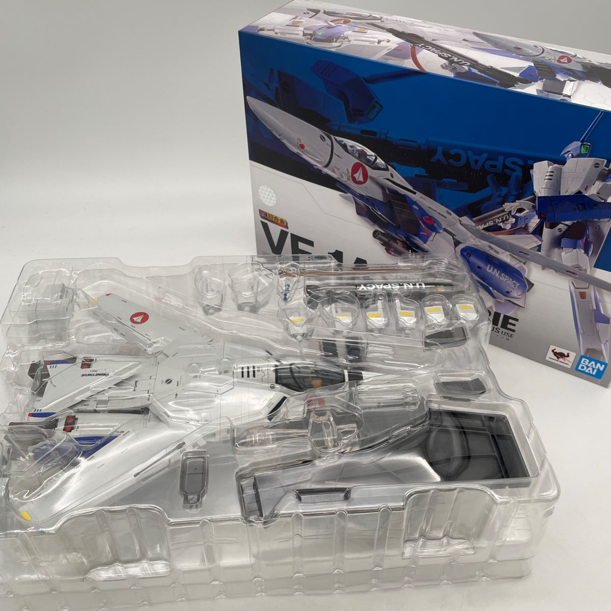 VF-1A Valkyrie Maximilian Jenius Machine Action Figure Macross DX Chogokin Japan