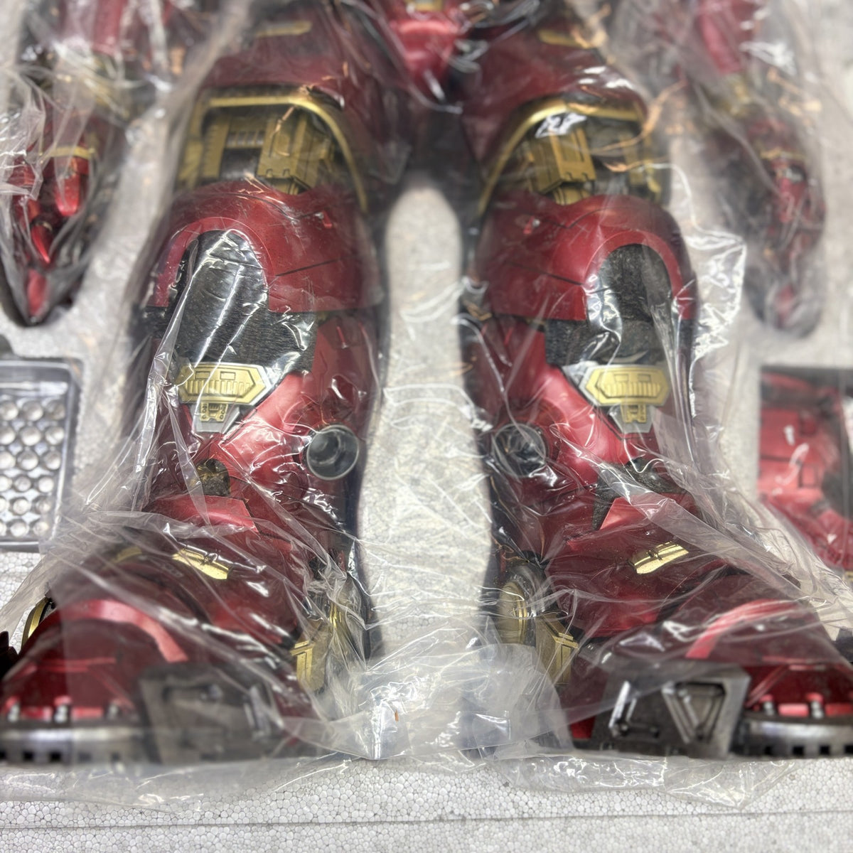 Hot Toys Hulkbuster 1/6 Scale Figure MMS285 Avengers Age of Ultron
