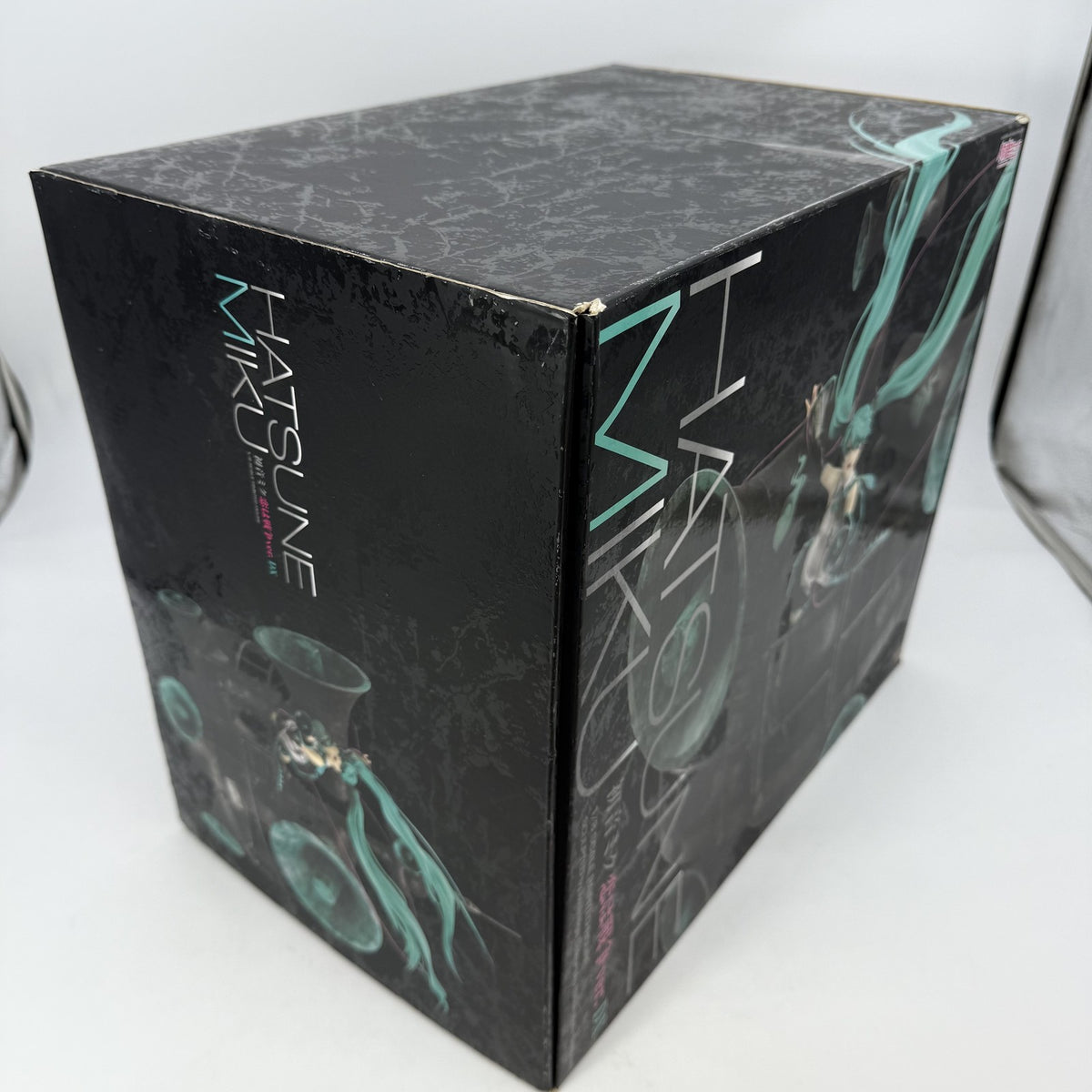 Hatsune Miku Love is War Ver. DX 1/8 Scale Figure Good Smile Company