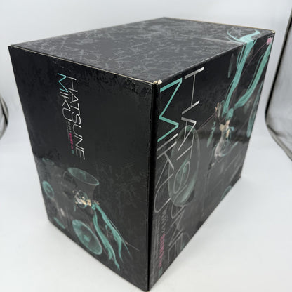 Hatsune Miku Love is War Ver. DX 1/8 Scale Figure Good Smile Company
