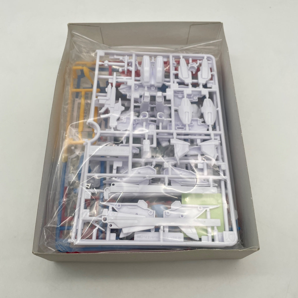 V Gundam #16 V2 Buster Gundam 1/144 Scale HQ Mobile Suit Variation BANDAI