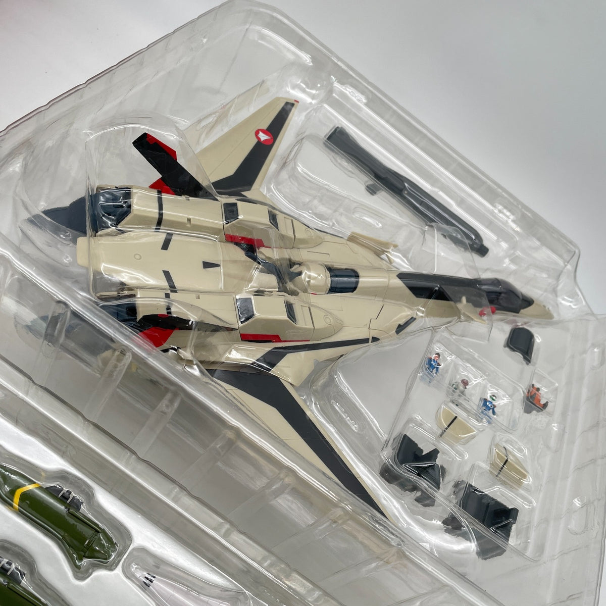 Macross Plus 1/60 Perfect deformation YF-19 with Fast Pack Action Figure Arcadia