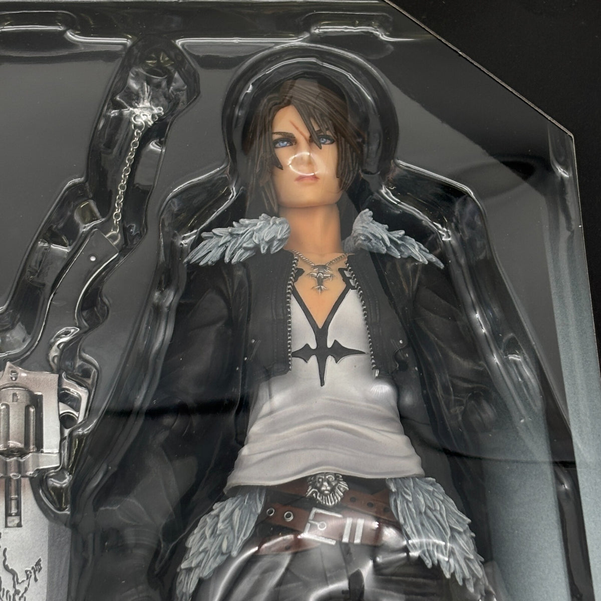 PLAY ARTS Kai DISSIDIA FINAL FANTASY VIII Squall Leonhart Figure Renewed Edition