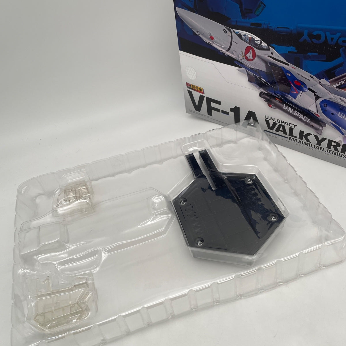 VF-1A Valkyrie Maximilian Jenius Machine Action Figure Macross DX Chogokin Japan
