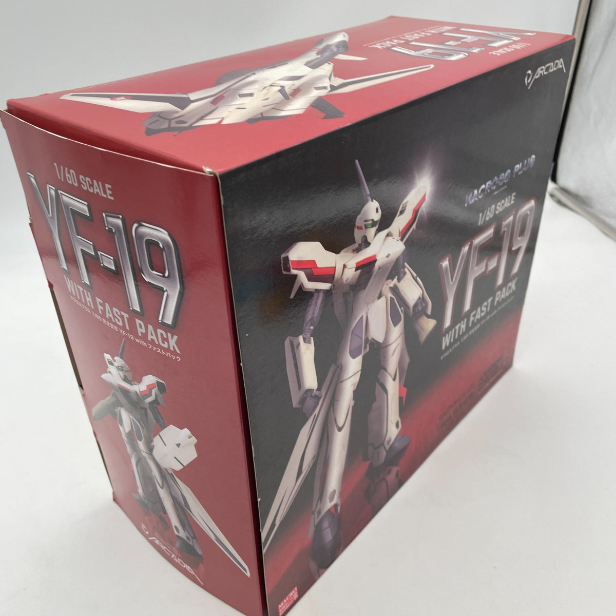 Macross Plus 1/60 Perfect deformation YF-19 with Fast Pack Action Figure Arcadia